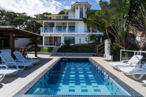 Mansão c/ Piscina a 400m da Praia Brava|Casa Ayana